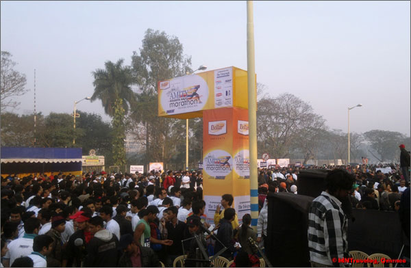 Amity Kolkata Half marathon crowd mntravelog