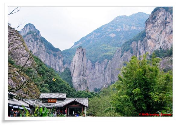 Da-Long-Pool-Entry,-Scissors-Peak,-China, MNTravelog