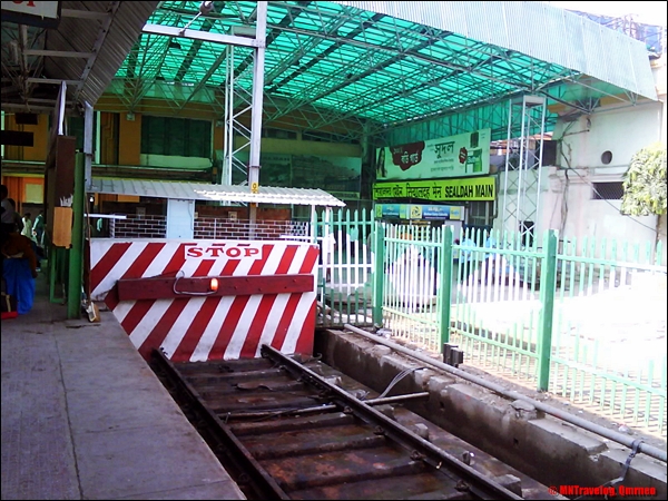 Sealdah Rajdhani Express First Class AC platform