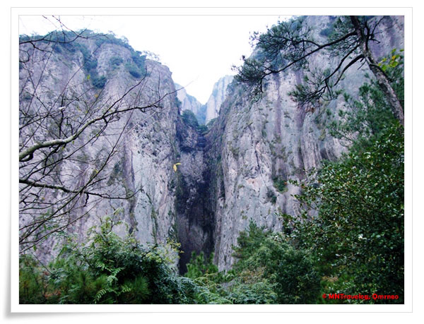 Three-Curve-Waterfall,-YanDang-Mountain,-China,-MNTravelog